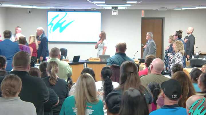 Concerned Waukesha parents speak out as 4 schools face possible closure