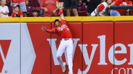 Barry Larkin reacts to Reds outfielder Noelvi Marte’s eye