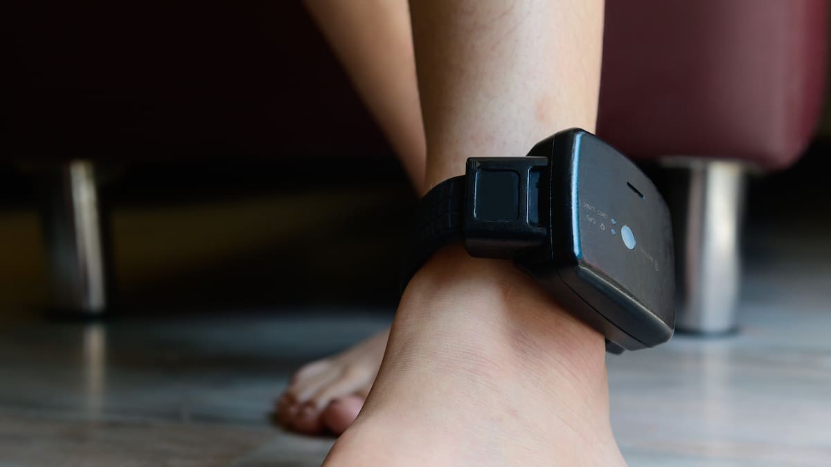 El sistema es "caótico": la SER accede a las actas de la Audiencia de Granada sobre el funcionamiento de las pulseras antimaltrato