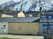 Gira de campaña por el sur: Milei suspendió una caminata en el centro de Ushuaia por las protestas