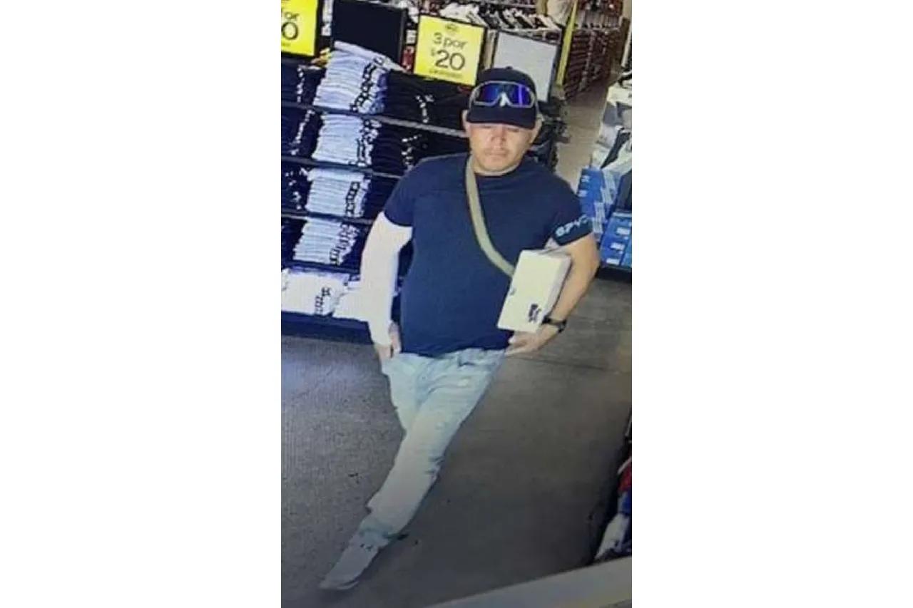 El Paso: Buscan a hombre por robo de tenis Nike
