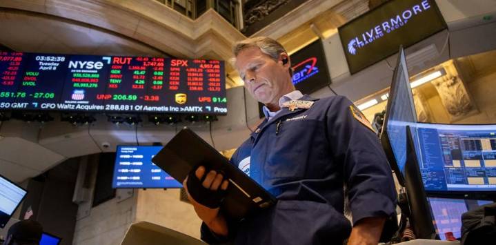 El riesgo país roza los 900 puntos tras el derrumbe de los bonos