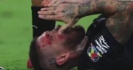¡Escalofriante! Sergio Ramos recibe tremenda patada en la cara y termina lleno de sangre tirado en la cancha (VIDEO)