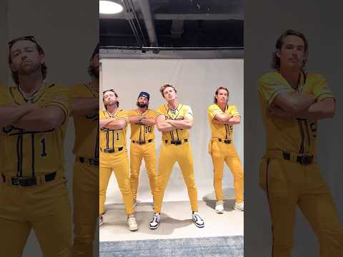La la, la la, la, warm it up #SavannahBananas #FallonTonight #KATSEYE