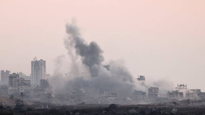 Israel derriba otra torre residencial con un bombardeo contra la ciudad de Gaza