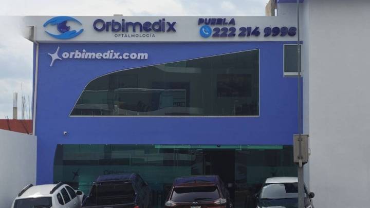 Delincuentes regalan comida con droga a guardia y aprovechan para robar el cajero de una clínica en Puebla