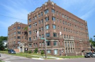Sioux City residents scramble to find new housing after apartment building is red tagged