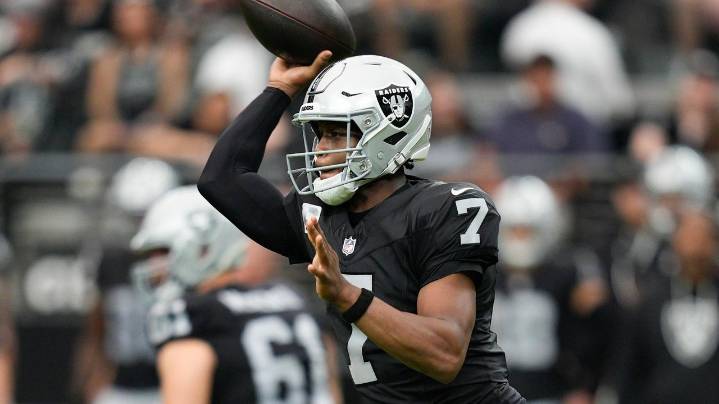 Raiders' Pete Carroll stands by Geno Smith despite costly interceptions