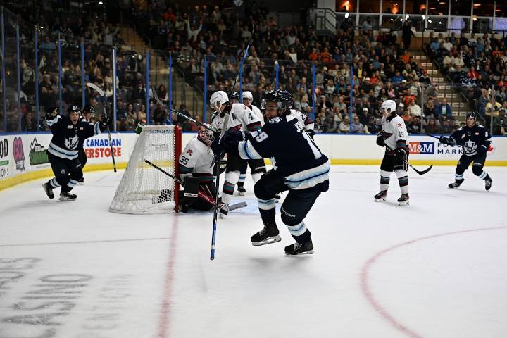Record crowd watches Kelowna edge Penticton in historic WHL showdown
