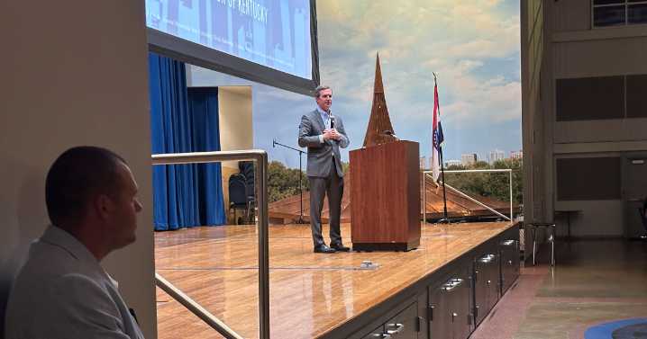 Kentucky Gov. Beshear tells Missouri Democrats they can win in tough terrain: 'We govern well'