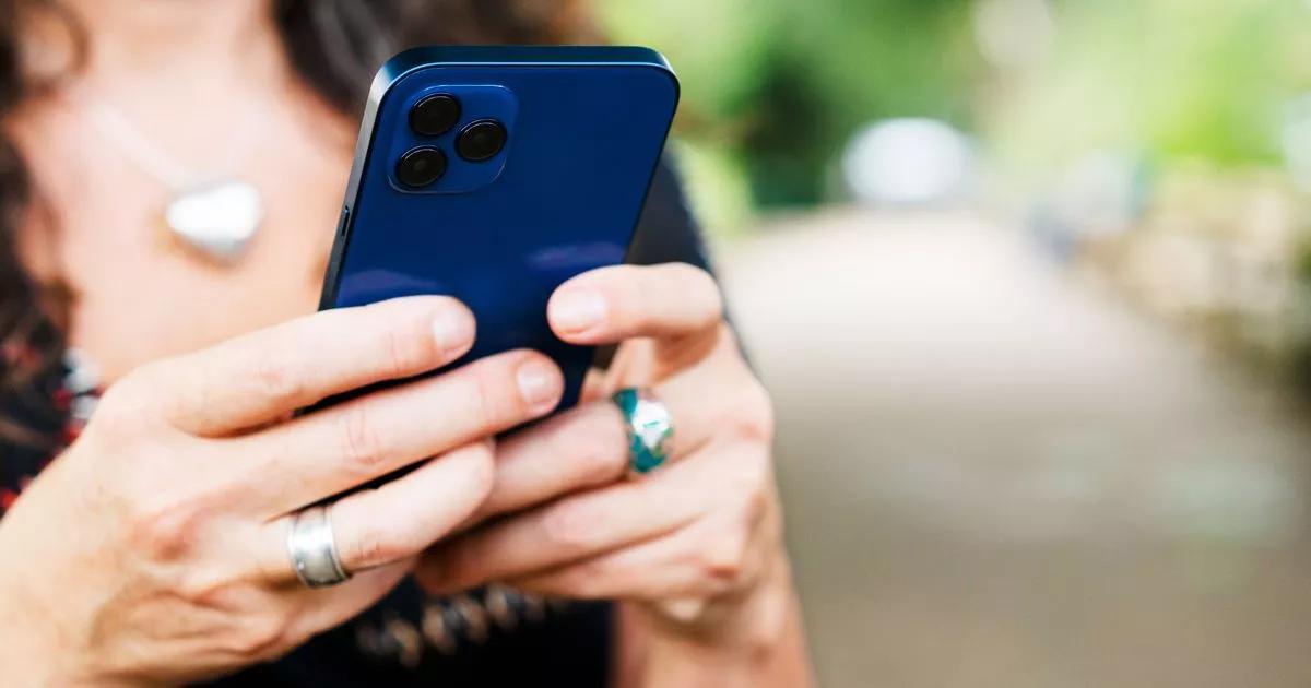 Flight attendant shares simple iPhone hack that will save you time at the airport