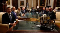 Primera reunión económica post derrota: Milei y Caputo recibieron al presidente del BID