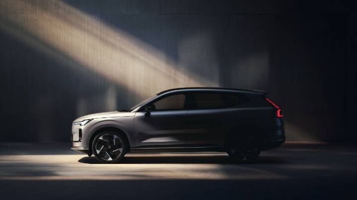 El Volvo XC70 regresa como un SUV híbrido enchufable