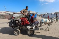 Sin donde refugiarse, desplazados en Gaza regresan a su ciudad bajo asedio