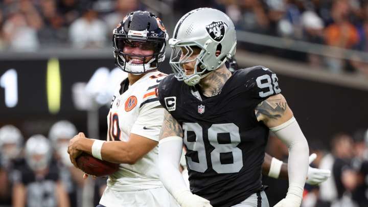 Bears score late, block field goal to beat Raiders