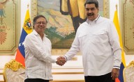 Comparan reacción de Petro a descertificación, con la de Maduro al aumento de recompensa por su captura