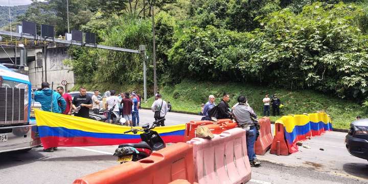 Nuevos bloqueos y cierres en la vía al Llano generan caos de movilidad entre Bogotá y Villavicencio