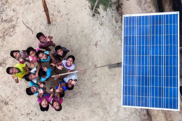 Gobierno impulsa proyectos de electrificación rural en beneficio del distrito Santa Rosa