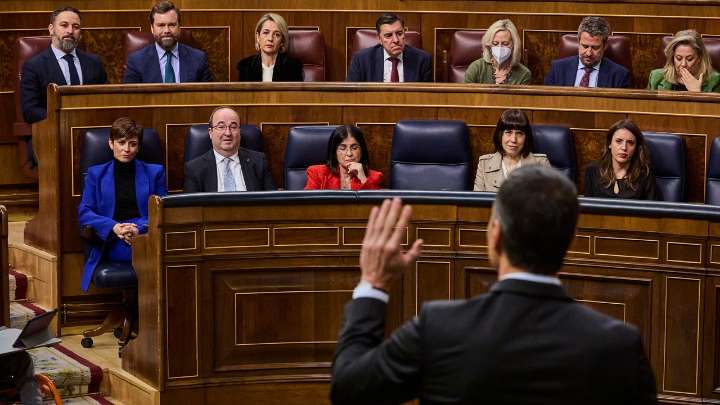 Moncloa trabaja en un plan para engordar a Vox