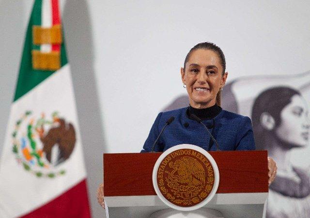 Gobierno exhibe a farmacéuticas que incumplieron con entrega de medicamentos