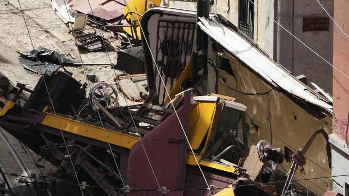 Snapped cable blamed for deadly Portuguese streetcar crash