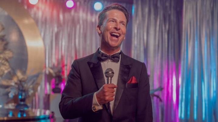 'Acapulco' First Look: Jack McBrayer Melts While Hosting the Miss Universe Peageant in Sneak Peek Clip (Exclusive)