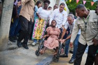 Gobernador Arana entrega calles pavimentadas en El Pozón
