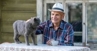 People left 'sobbing' over 93-year-old grandad's heartwarming routine with elderly cat