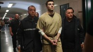Juez desestima cargos de terrorismo contra Luigi Mangione