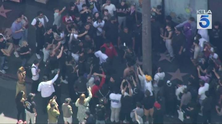 Hundreds of fans chase popular YouTube streamer around Hollywood streets