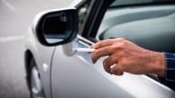 La DGT confirma las razones para no fumar en la coche tras la aprobación de la ley antitabaco: multas de hasta 500 euros