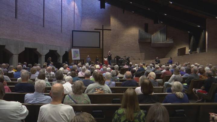 Hoosiers voice redistricting concerns at packed town hall
