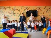 Entregan Samuel y Mariana jardín de niños y lactario en Juárez