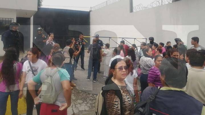 Consternados los familiares de los internos tras muertes en el CERESO