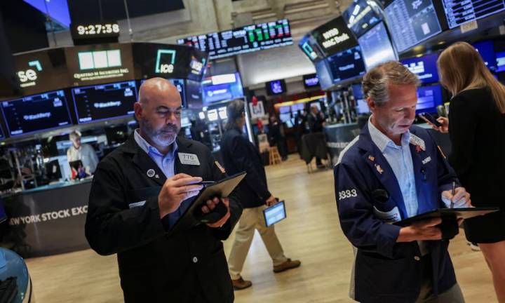 Mercados: bajaron fuerte acciones y bonos después de tres días de repunte