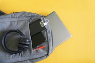 Amazon rebaja a $26 una mochila femenina con puerto USB: espaciosa y moderna