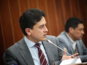 Luis Carlos Reyes lanza encuesta para decidir si aspira a la Presidencia