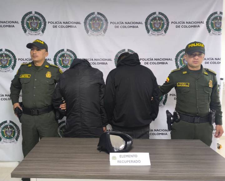 Capturados en flagrancia dos hombres por hurto de espejo retrovisor en Pasto