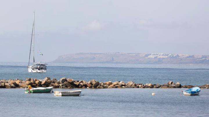 La playa de la Almadraba en Alicante "desaparece" por error