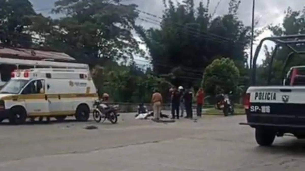 Conductor arrolla a dos motociclistas y se da a la fuga