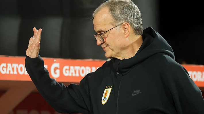 Bielsa se emociona al hablar de sus recuerdos por volver a Chile y hace un esperanzador análisis del futuro de la "Roja" El DT agradeció el cariño del hincha tras el empate por las Clasificatorias.