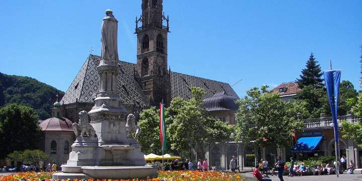Una ciudad de Europa aplicará un impuesto diario a los turistas que viajen con perros