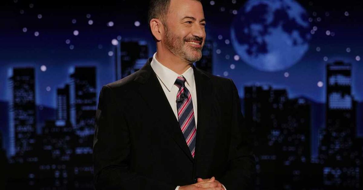 Así ha sido el regreso de Jimmy Kimmel: a punto de llorar y plantando cara a Trump
