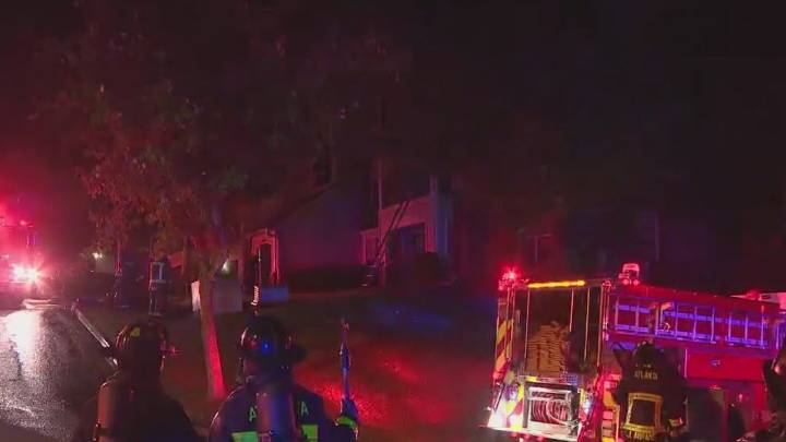 Firefighters respond to Magnolia Way apartment complex fire in NW Atlanta