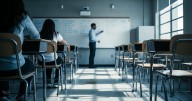 Por qué miles de estudiantes abandonan el sistema escolar de Miami