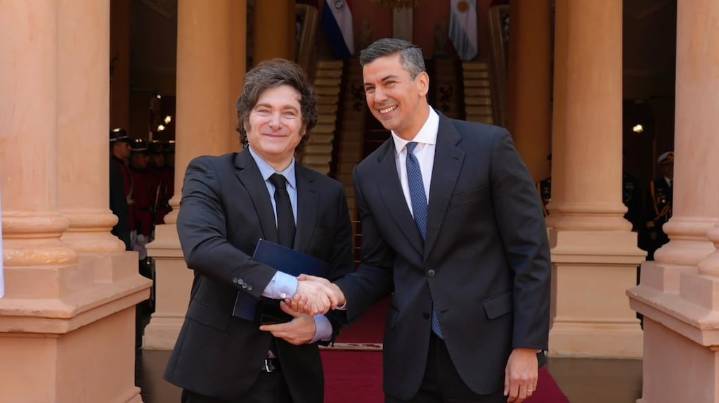 Milei participará en una cumbre conservadora en Paraguay y se reunirá con el presidente Santiago Peña