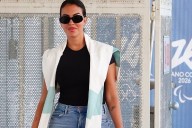 Georgina se va de Venecia con un look de vaqueros y en la redacción opinamos que nunca ha estado más guapa