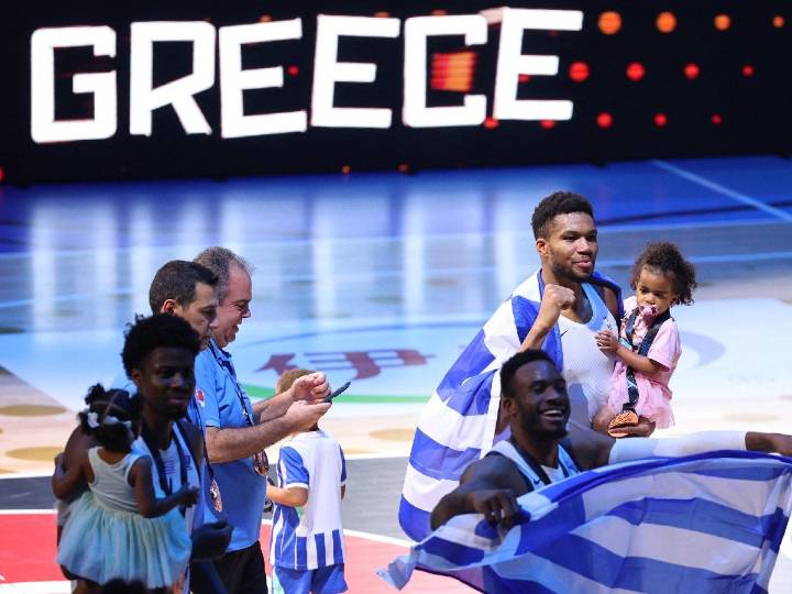 Giannis Antetokounmpo sigue sin creer que Luka Doncic esté en los Lakers