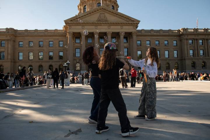 Alberta teachers reject government contract offer, setting up provincewide strike