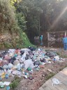 Colchones, camas y cauchos represaban el río en San Pedro de los Altos: Alcaldía advierte riesgos por desechos en cauces